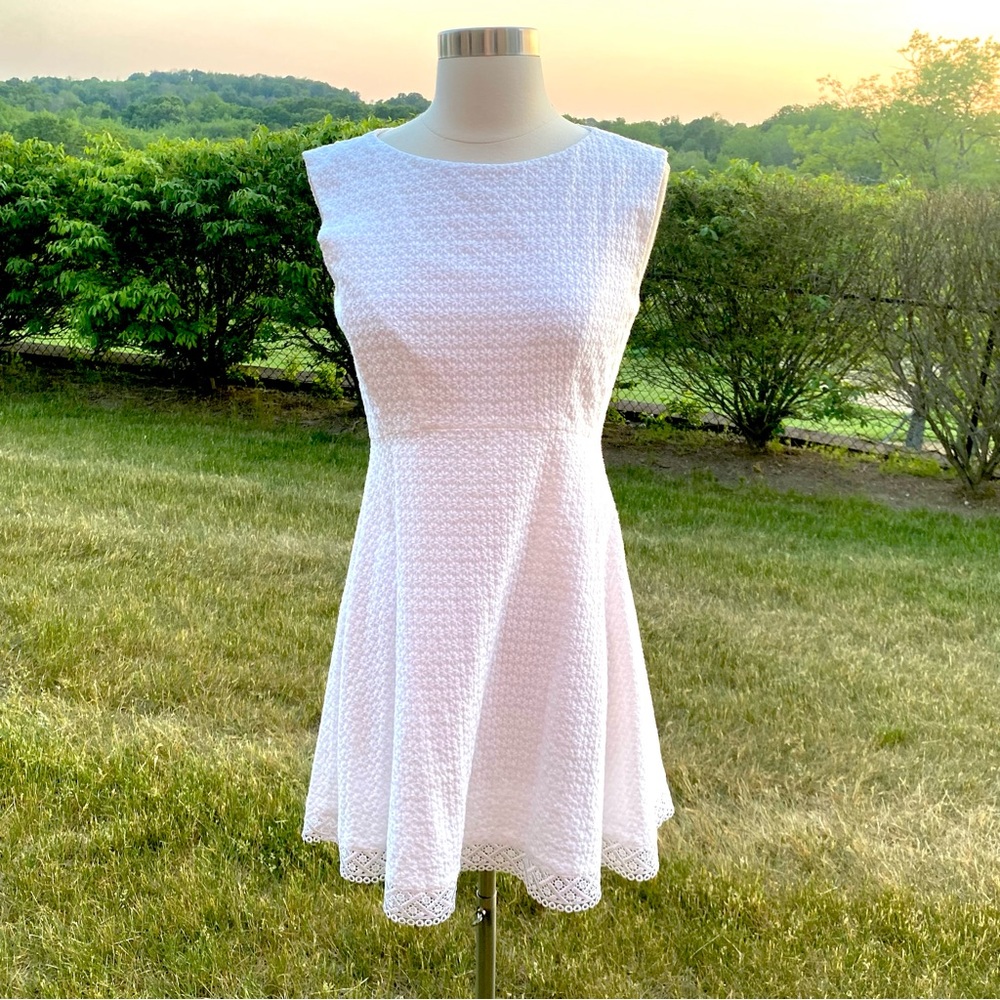 Arthur Levine Tahari Sleeveless Dress - Picture 3 of 16